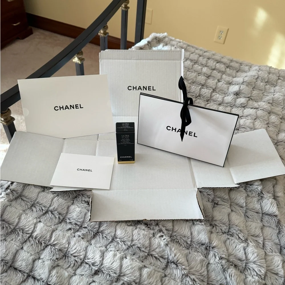 CHANEL ULTRA LE TEINT ALL-DAY COMFORT FLAWLESS FINISH FOUNDATION - Picture 6 of 12